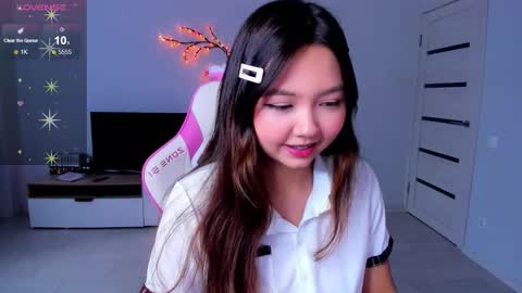 Snapshot of fluffy_rose chatting on 10.08.25 Rose online show from 10.08.25