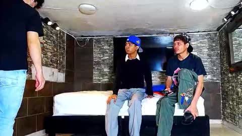 Snapshot of flyckers chatting on 10.12.25 flyckers online show from 10.12.25