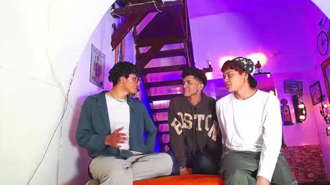 Snapshot of flyckers chatting on 10.19.25 flyckers online show from 10.19.25