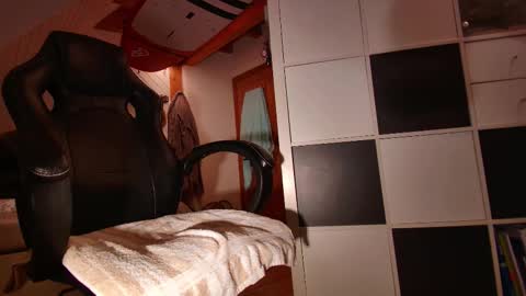 Snapshot of flyingmoon22 chatting on 10.17.25 Matthew online show from 10.17.25