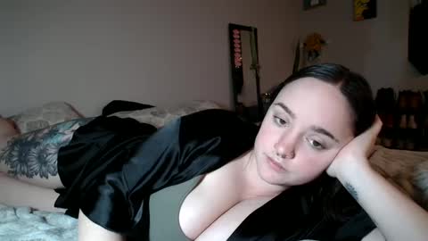 Snapshot of fncollegegrl chatting on 12.24.24 Wednesday online show from 12.24.24