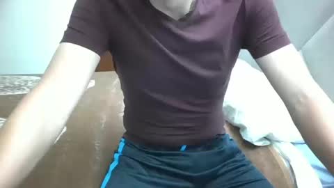 Snapshot of fonzi_flores chatting on 10.14.25 fonzi_flores online show from 10.14.25