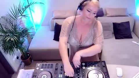 Snapshot of forbiddenkitty chatting on 11.05.25 Forbidden Kitty online show from 11.05.25