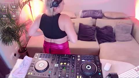 Snapshot of forbiddenkitty chatting on 11.08.25 Forbidden Kitty online show from 11.08.25