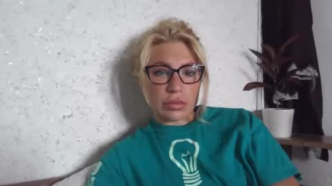 fox_red_lady7 online show from 09.29.25