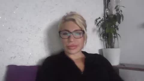 fox_red_lady7 online show from 10.18.25