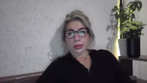 fox_red_lady7 online show from 11.27.25