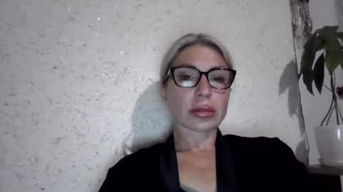 fox_red_lady7 online show from 05.31.26