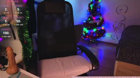 Snapshot of foxgirlandmerguis chatting on 12.20.24 Belinda online show from 12.20.24