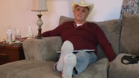 Snapshot of foxhunt99 chatting on 12.20.24 Hunter online show from 12.20.24