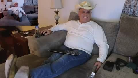 Snapshot of foxhunt99 chatting on 02.24.25 Hunter online show from 02.24.25