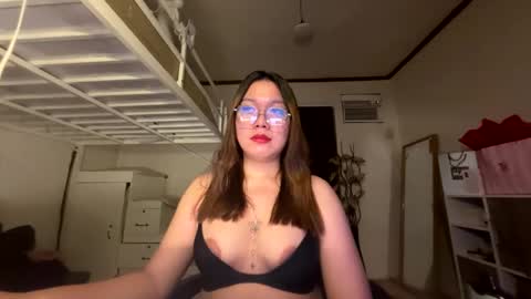 Snapshot of foxieeealona chatting on 05.12.26 Alicia Baby online show from 05.12.26