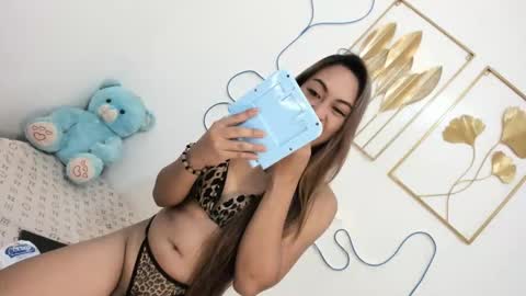 Snapshot of foxxxy_bunny18 chatting on 11.09.25 Rianne online show from 11.09.25