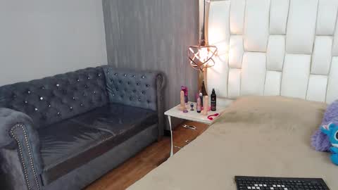 Snapshot of foxxy_dolce chatting on 10.01.25 Foxxy online show from 10.01.25