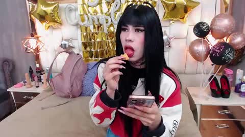 Snapshot of foxxy_dolce chatting on 10.10.25 Foxxy online show from 10.10.25