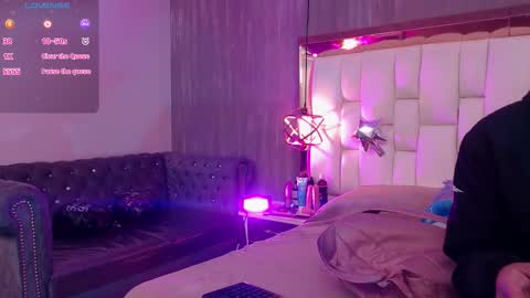 Snapshot of foxxy_dolce chatting on 10.30.25 Foxxy online show from 10.30.25