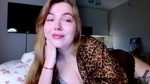 Snapshot of foxxycindy chatting on 08.06.26 Cindy online show from 08.06.26