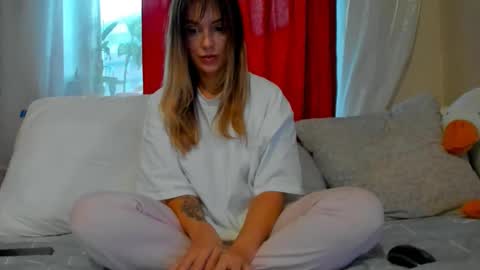 Snapshot of foxy_blond chatting on 10.15.25 Foxy online show from 10.15.25