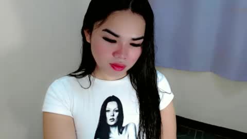 Snapshot of foxy_lei chatting on 11.17.25 foxy_lei online show from 11.17.25