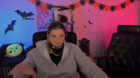 Snapshot of foxy_tease_ chatting on 11.01.25 foxy_tease_ online show from 11.01.25