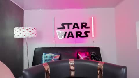 Snapshot of foxy_vilma chatting on 06.19.26 Miss Vilma online show from 06.19.26