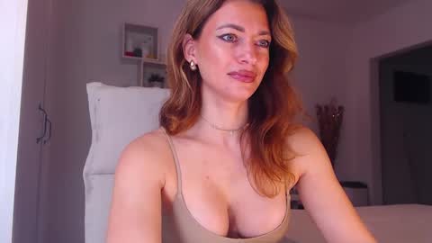 Adela - Single mom. 40 y online show from 11.21.25