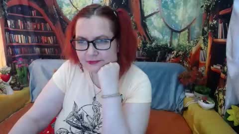 Snapshot of foxydesiree chatting on 06.08.26 foxydesiree online show from 06.08.26