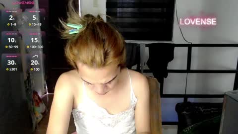 Snapshot of foxyinnocentstar chatting on 01.23.25 jenny online show from 01.23.25
