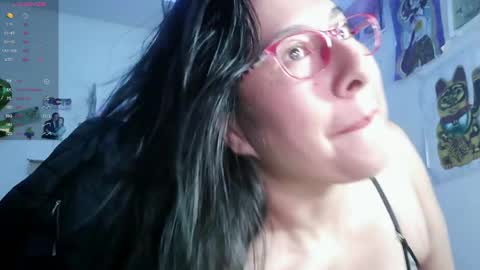 Snapshot of foxymalish chatting on 05.14.26 Malishka online show from 05.14.26