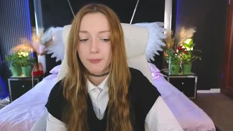 Snapshot of foxymayy chatting on 05.12.26 Maya online show from 05.12.26