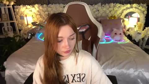 Snapshot of foxymayy chatting on 05.19.26 Maya online show from 05.19.26