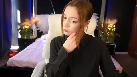 Snapshot of foxymayy chatting on 06.05.26 Maya online show from 06.05.26