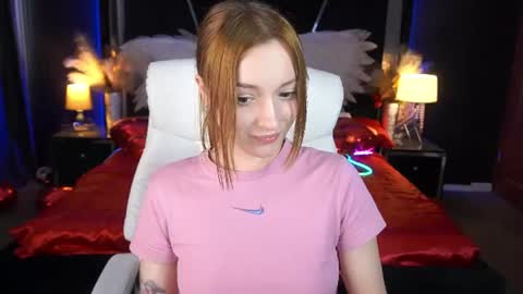 Snapshot of foxymayy chatting on 06.18.26 Maya online show from 06.18.26