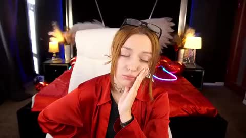 Snapshot of foxymayy chatting on 06.23.26 Maya online show from 06.23.26