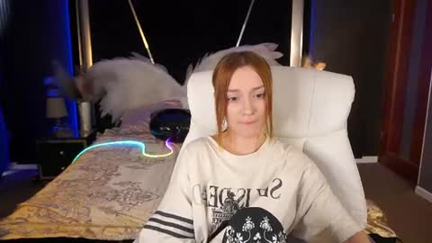 Snapshot of foxymayy chatting on 06.26.26 Maya online show from 06.26.26