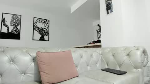 Snapshot of fraiderbrown chatting on 09.27.25 IM FRAIDER online show from 09.27.25