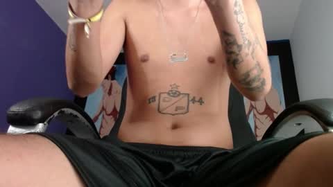 Snapshot of fran_boy_ chatting on 01.04.25 Fran online show from 01.04.25