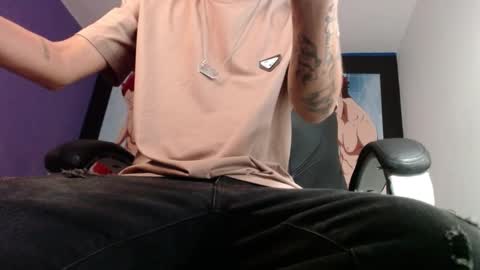 Snapshot of fran_boy_ chatting on 01.06.25 Fran online show from 01.06.25