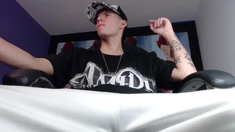 Snapshot of fran_boy_ chatting on 01.08.25 Fran online show from 01.08.25