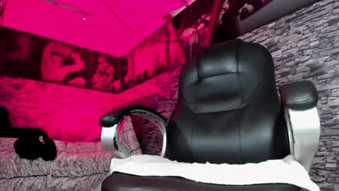 Snapshot of fran_boy_ chatting on 10.30.25 Fran online show from 10.30.25