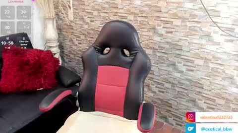 Snapshot of francesca_bbw chatting on 02.11.25 online show from 02.11.25