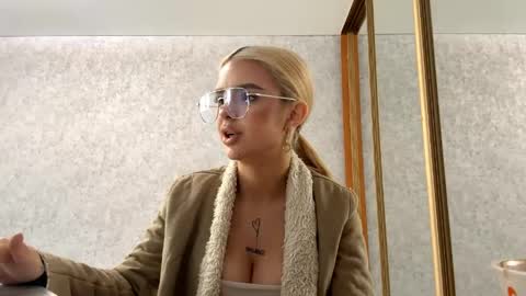 Britney online show from 05.12.26