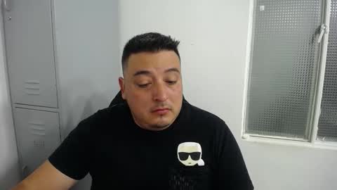 Snapshot of francoisroy chatting on 11.06.25 Juan online show from 11.06.25