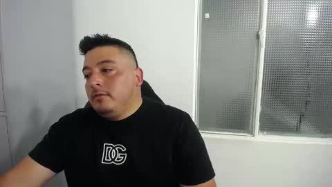 Snapshot of francoisroy chatting on 11.18.25 Juan online show from 11.18.25