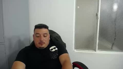 Snapshot of francoisroy chatting on 11.18.25 Juan online show from 11.18.25