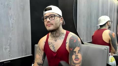 Snapshot of frankrouse_ chatting on 10.01.25 Frank online show from 10.01.25