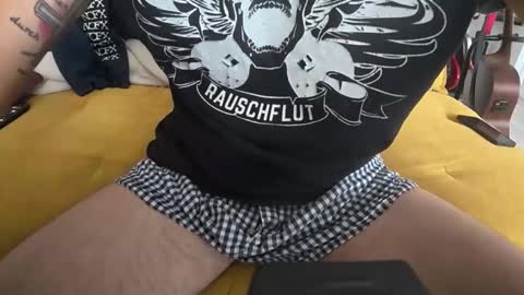 Snapshot of franky84 chatting on 10.14.25 franky84 online show from 10.14.25