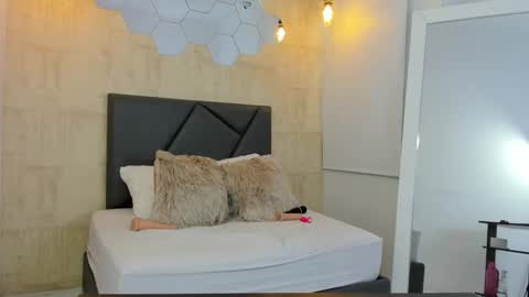 Fransheska online show from 02.20.25