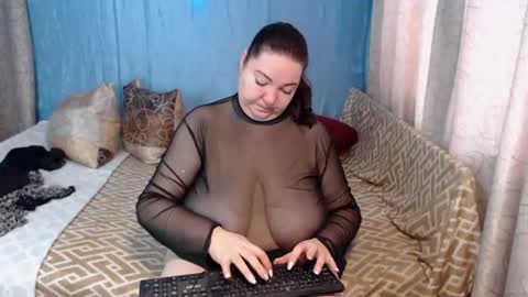 Snapshot of frau_becky chatting on 12.17.24 frau_becky online show from 12.17.24