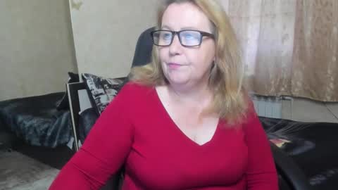Snapshot of fraumartha chatting on 10.17.25 FrauMartha online show from 10.17.25